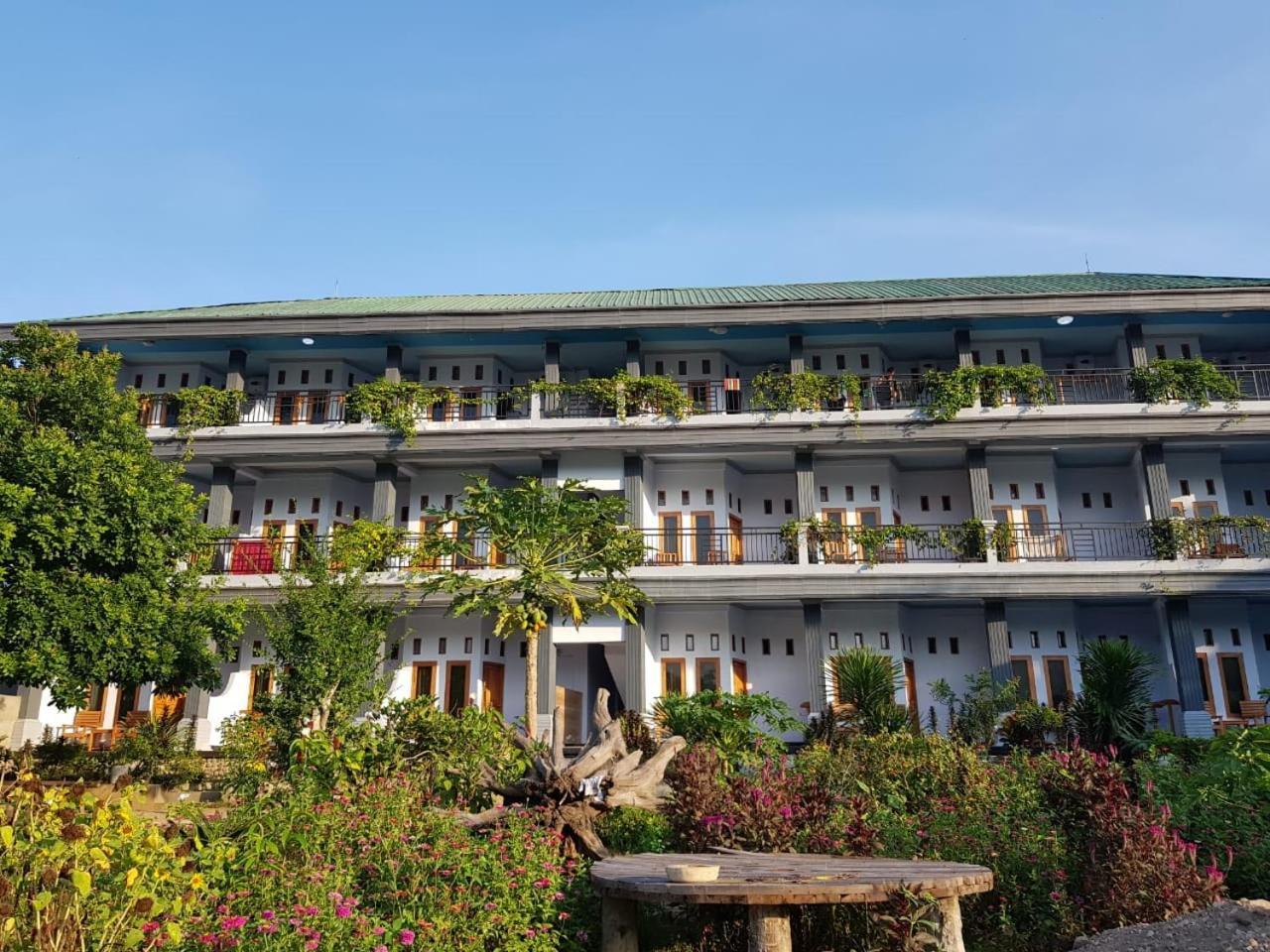 Hotel Kasuwari Лабуан-Бахо Экстерьер фото