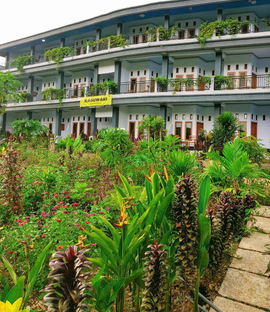 Hotel Kasuwari Лабуан-Бахо Экстерьер фото